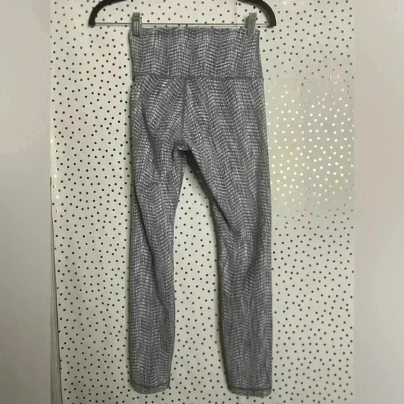 Lululemon Wunder Under HR - Picture 6 of 8